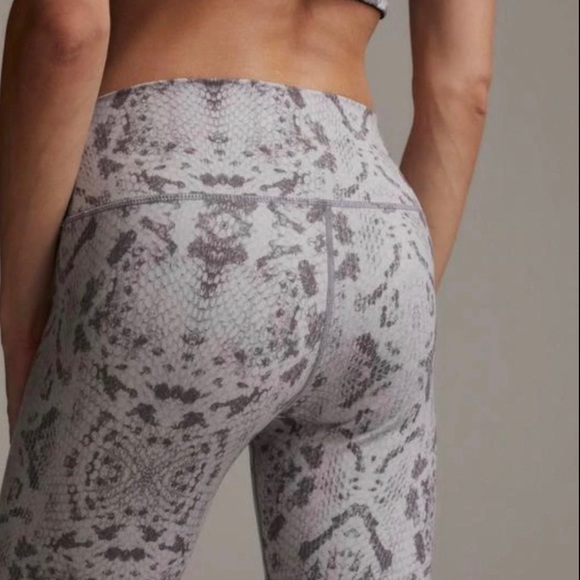 Varley Century 2.0 High-Waisted Leggings In Snakeskin Print. Size XS - Picture 4 of 6